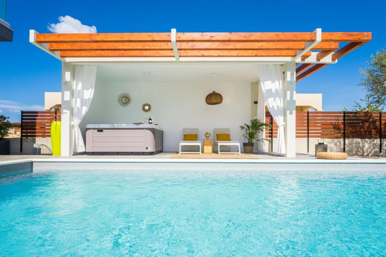 Villa Olea With Heated Pool And Jacuzzi Sukošan Zewnętrze zdjęcie